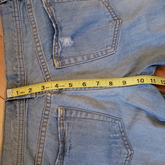 Old NAVY- distressed shorts - Picture 14 of 14